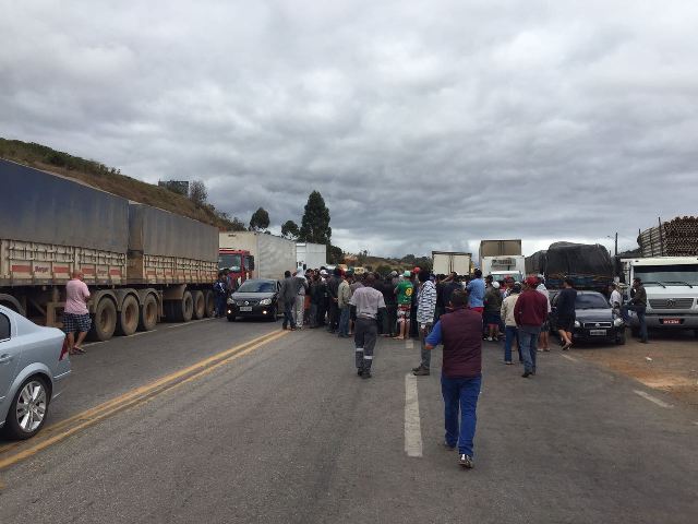 Caminhoneiros protestam pelo terceiro dia consecutivo nas estradas mineiras